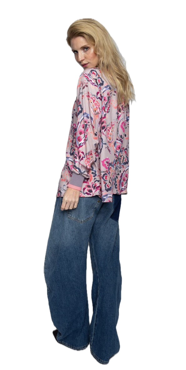 Emily van den Bergh aus Viskose mit Feminines Blumenprint mit Leuchtenden Beeerentönen