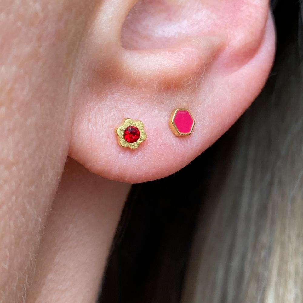HONEY_1_STUCK-Ear_stud_1_pcs-LULU1151-Rubinrot-2_d87a88f5-b591-4859-8727-30e63ef5d3a9_1000x LuLu Honey - Ohrring Vergoldet mit Emaille in Rubinen Rot - Ruby red - 1 Ohrring