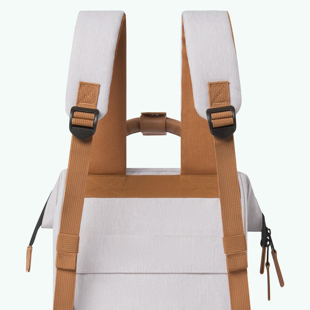 TDM_S24_ADVENTURER_SMALL_AREQUIPA_3701328390930_07_1066x-webp Cabaia Rucksack AREQUIPA Small mit Laptop-Fach - Beige