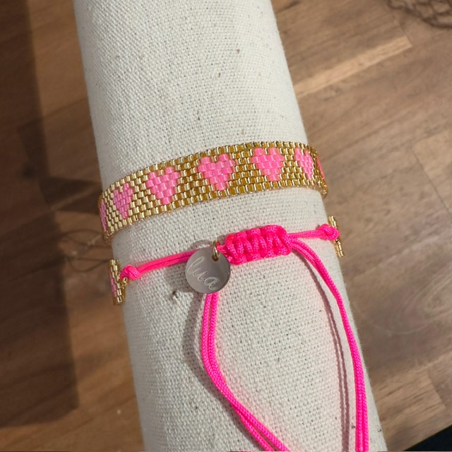 PHOTO-2023-11-07-14-38-47-1 Lua All My Love Armband mit bunten Perlen - Gold mit Pinken Herzen