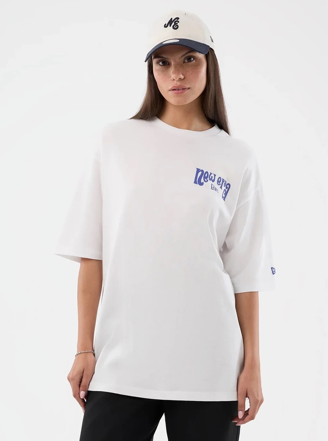 New Era T-Shirt in Weiß & Blau Fun Pizza Graphic Oversized T-Shirt