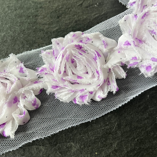 Wowzers Shabby Chic Stoffblumen Blüten am Band - Lila Blüten - 3 Blumen Wowzers Shabby Chic Stoffblumen Blüten am Band - Lila Blüten - 3 Blumen
