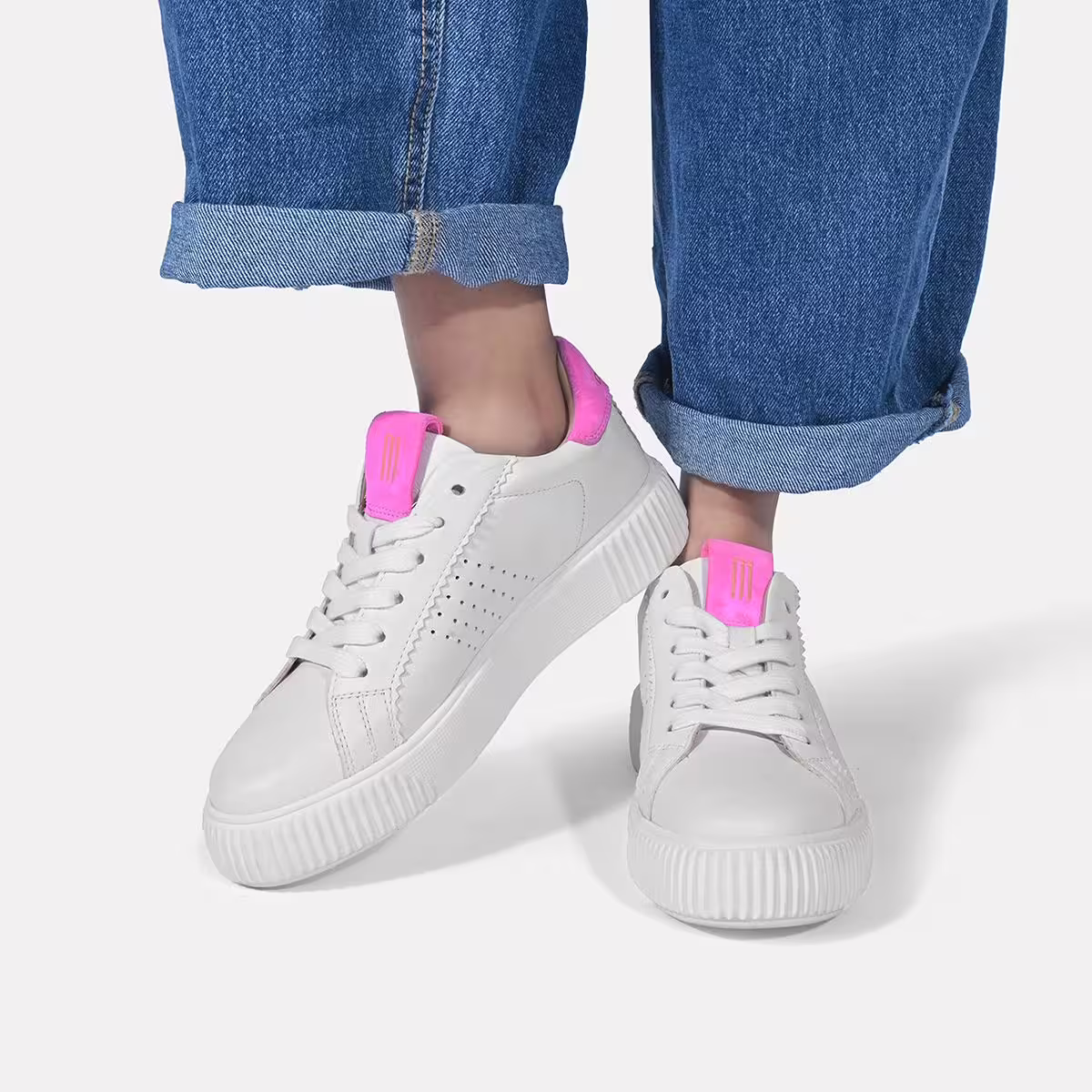 Crickit Sneaker ORMA in Weiß mit Neon Pink Wildleder - SALE Crickit Sneaker ORMA in Weiß mit Neon Pink Wildleder - SALE
