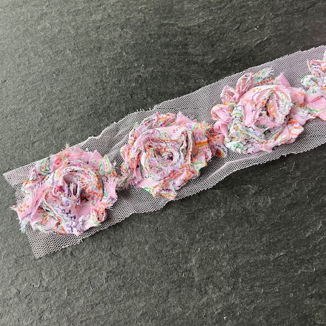 Wowzers Shabby Chic Stoffblume Blüte am Band - Paisley Blume Rosa - 3 Blumen Wowzers Shabby Chic Stoffblume Blüte am Band - Paisley Blume Rosa - 3 Blumen