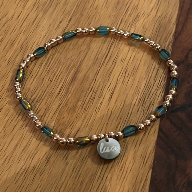 Lua Glamour Armband - Elastisch mit Gold Perlen & Steine 