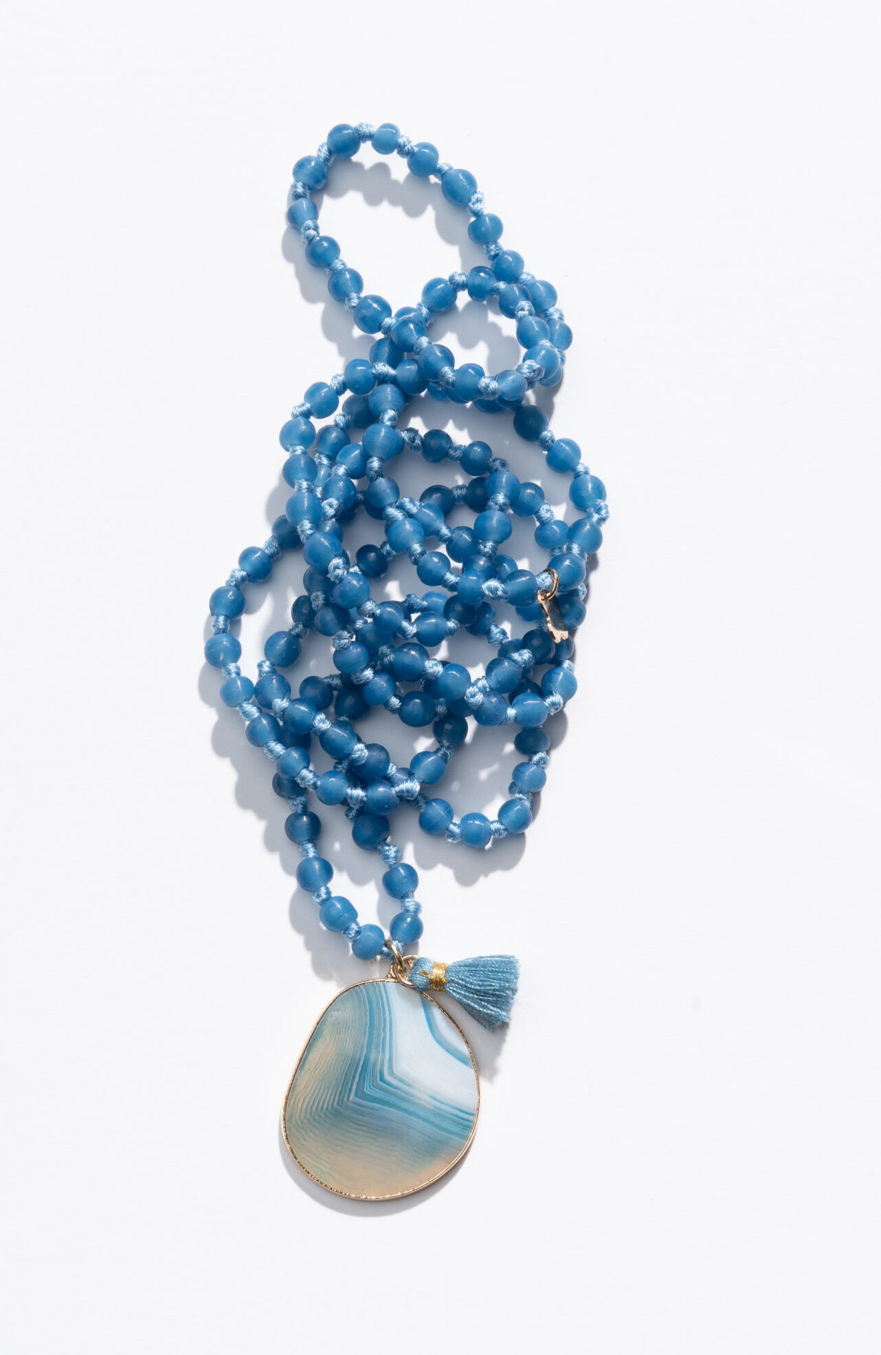 Lumisha PETA Lange Kette in Blau mit Quaste & Stein