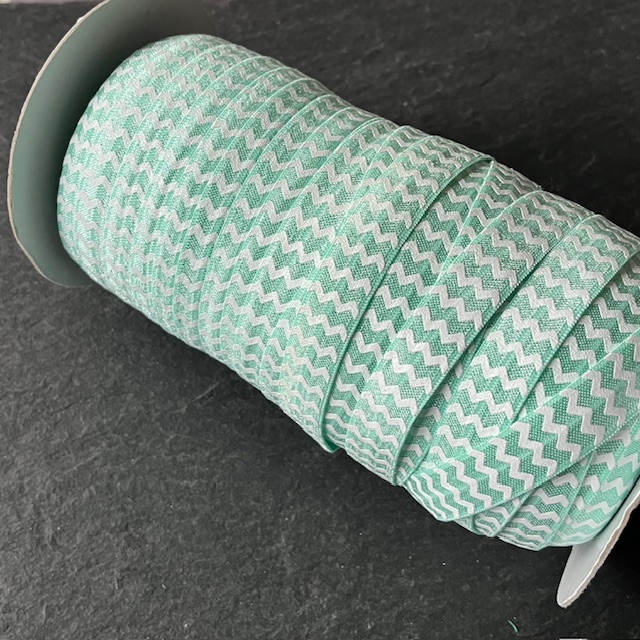 Wowzers Bastelbedarf Chevron Gummiband in Mint - 1 Meter 