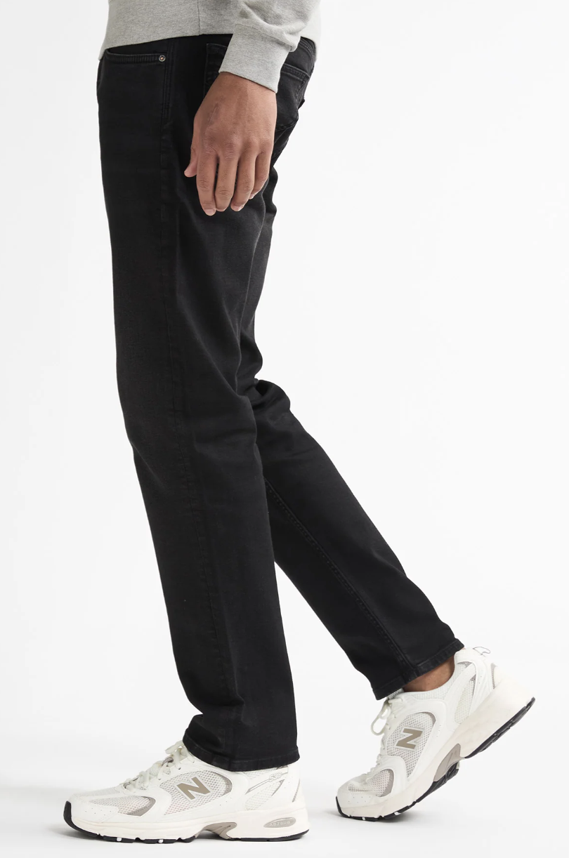 Petrol Industries Herren Jeans Russel Regular Tapered Fit in Black Stone