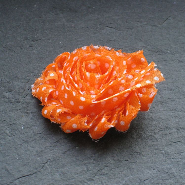 ORANGE-WEIss-GEPUNKTETE-BLU-TEN-CLIP-SHABBY-CHIC Wowzers Blütenclips - Shabby Chic für Haare & Kleidung - Orange Gepunktet
