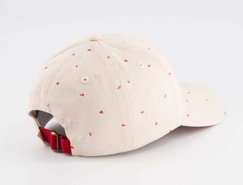 Chamaye Cap für Kinder in Creme mit Herzen - Free Hugs Chamaye Cap für Kinder in Creme mit Herzen - Free Hugs