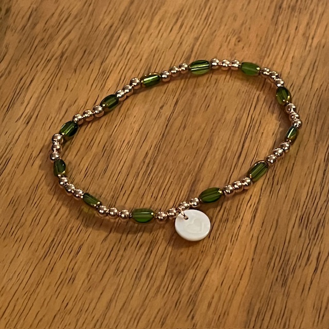 Lua Glamour Armband - Elastisch mit Gold Perlen & Steine 
