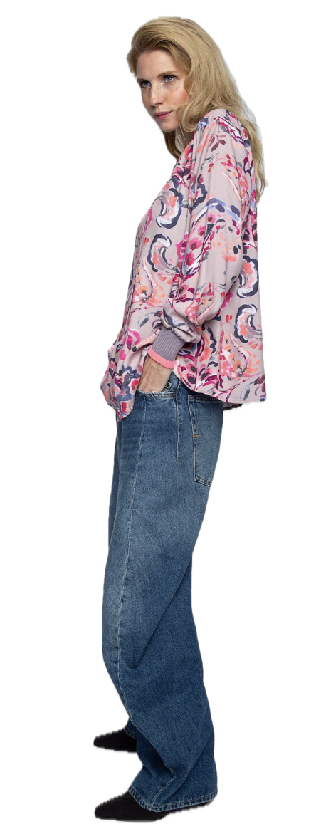 Emily van den Bergh aus Viskose mit Feminines Blumenprint mit Leuchtenden Beeerentönen
