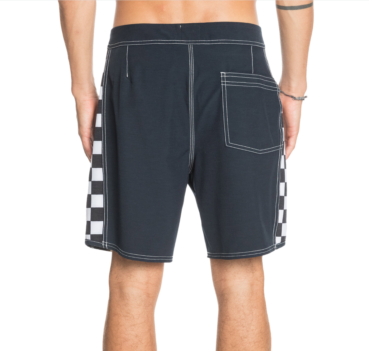 Bildschirmfoto-2021-04-06-um-16-59-38 Quiksilver Schwimmshorts in Schwarz - Echo Beach Arch 18" - SALE