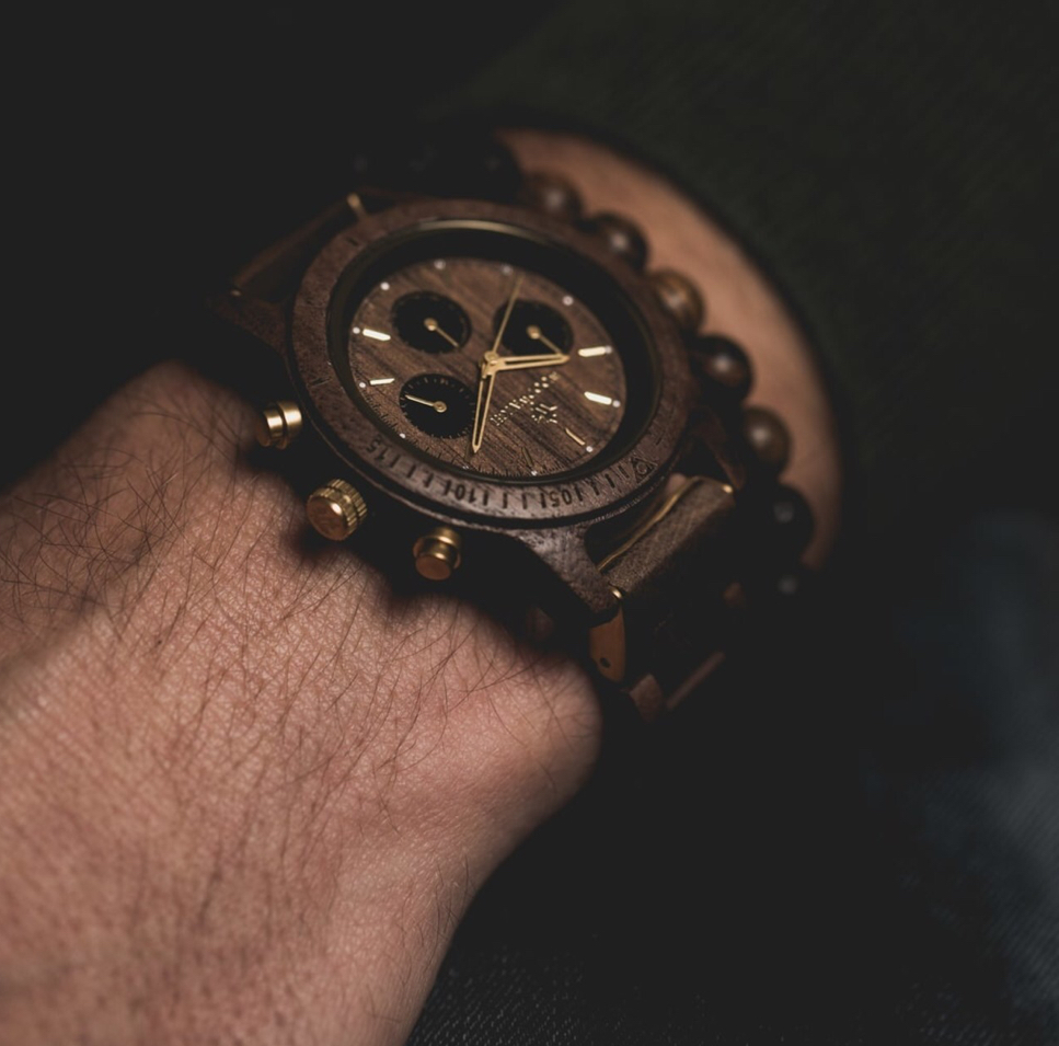 06C93FBD-F188-4AF7-83AA-C7B843B6BE6F WoodWatch Holzuhr - Chronus - Walnut & Gold - SALE