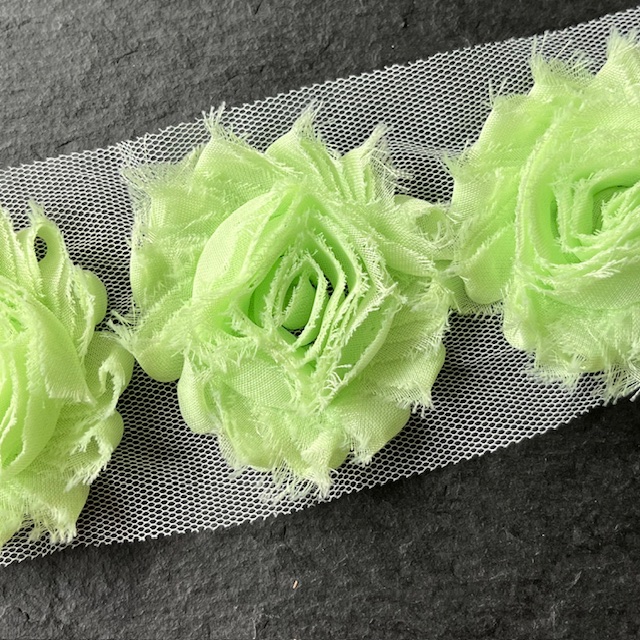 Wowzers Shabby Chic Stoffblume Blüte am Band - Limettengrün - 3 Blumen Wowzers Shabby Chic Stoffblume Blüte am Band - Limettengrün - 3 Blumen