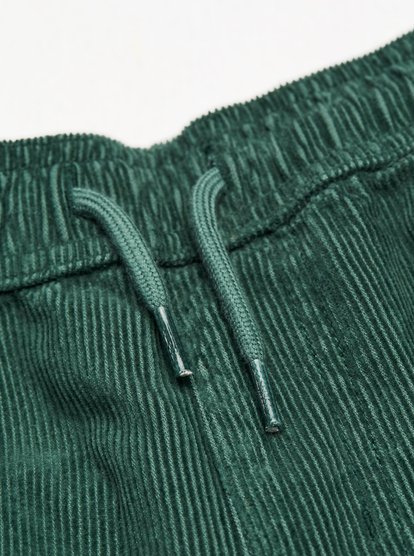 Quiksilver Taxer Cord Hose mit Stretch in Grün Quiksilver Taxer Cord Hose mit Stretch in Grün