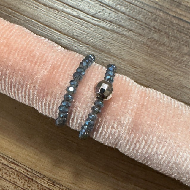 PHOTO-2023-11-07-12-45-23 Lua Elastisches Ring - Blaue Steine mit Silber Perle
