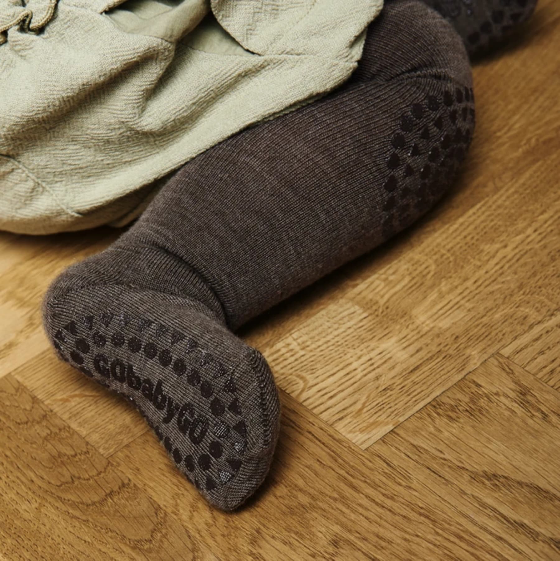 GoBabyGo Grip Krabbelstrumpfhose Wolle in Walnuss Braun Melange