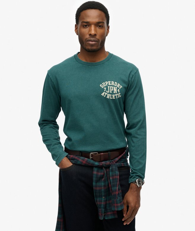 Superdry Männer Athletic Essential Langarmshirt in Dark Pine Green/Dunkelgrün Superdry Männer Athletic Essential Langarmshirt in Dark Pine Green/Dunkelgrün