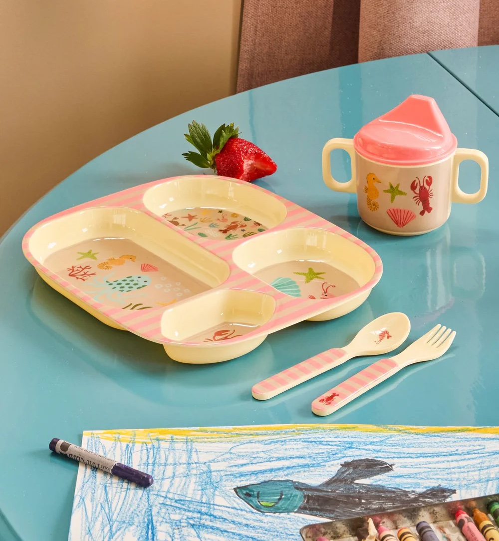 RICE Kinderteller Menüteller mit 4er Einteilung - Koralle - Ocean Print - Rosa RICE Kinderteller Menüteller mit 4er Einteilung - Koralle - Ocean Print - Rosa