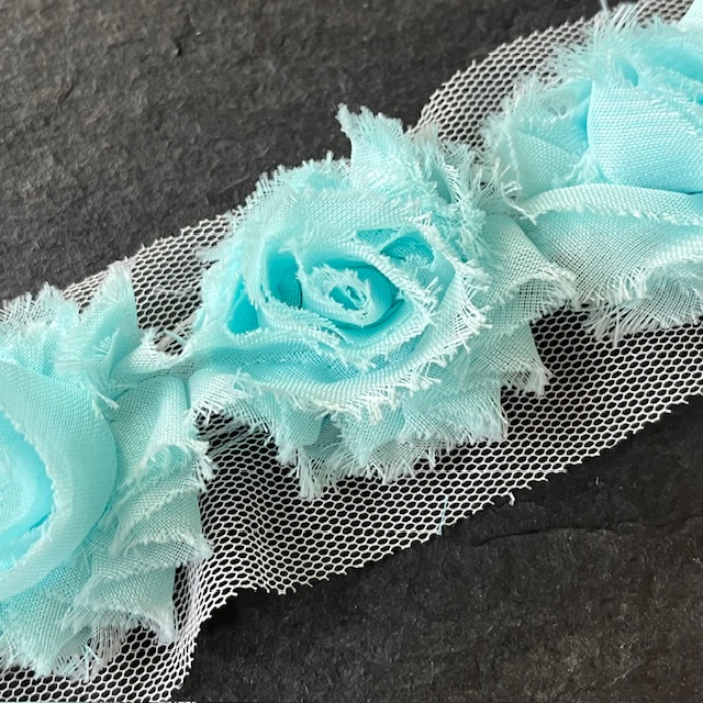 Wowzers Petit Shabby Chic Stoffblume - Aqua Blau - 3 Blumen Wowzers Petit Shabby Chic Stoffblume - Aqua Blau - 3 Blumen