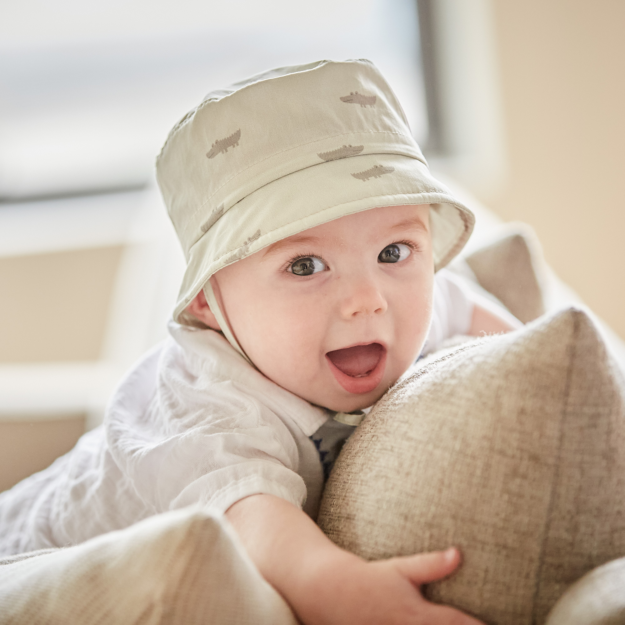 Maximo BABY BOY Sonnenhut Grün Alligatoren mit Bindeband und UV50