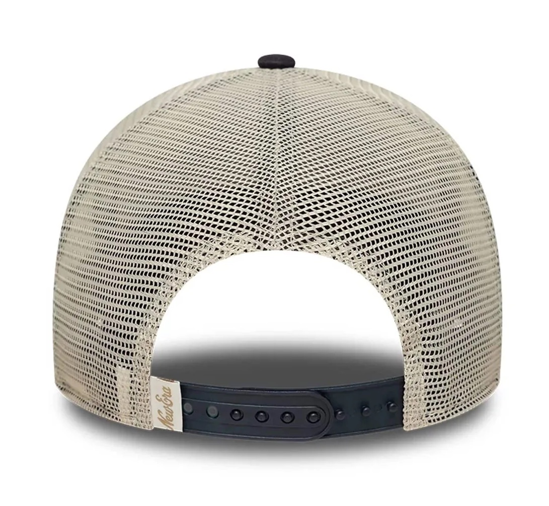 New Era Cap 9FORTY M-Crown A-Frame Trucker Verstellbare Cap Hellbeige mit Desert Patch New Era Cap 9FORTY M-Crown A-Frame Trucker Verstellbare Cap Hellbeige mit Desert Patch