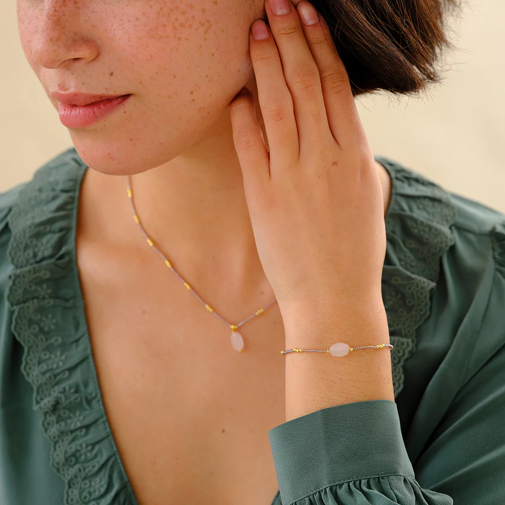 A Beautiful Story Wanting Goldfarbenes Rosenquarz-Armband A Beautiful Story Wanting Goldfarbenes Rosenquarz-Armband
