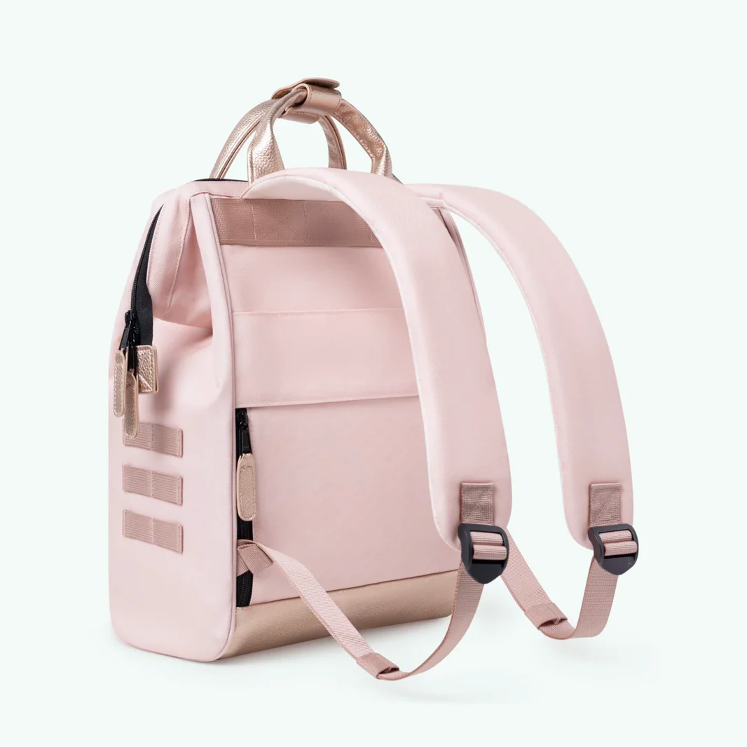 Cabaia Rucksack QUERETARO Small mit Laptop-Fach - Zartrosa & Gold Metallic Cabaia Rucksack QUERETARO Small mit Laptop-Fach - Zartrosa & Gold Metallic