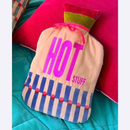 NOI Hamburg Wärmflasche aus Samt – Pillar HOT STUFF | Kuschelige Geschenkidee NOI Hamburg Wärmflasche aus Samt – Pillar HOT STUFF | Kuschelige Geschenkidee