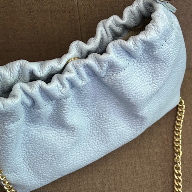 Hellblau Puder Abendtasche - Leder Tasche mit Gold Kette Hellblau Puder Abendtasche - Leder Tasche mit Gold Kette