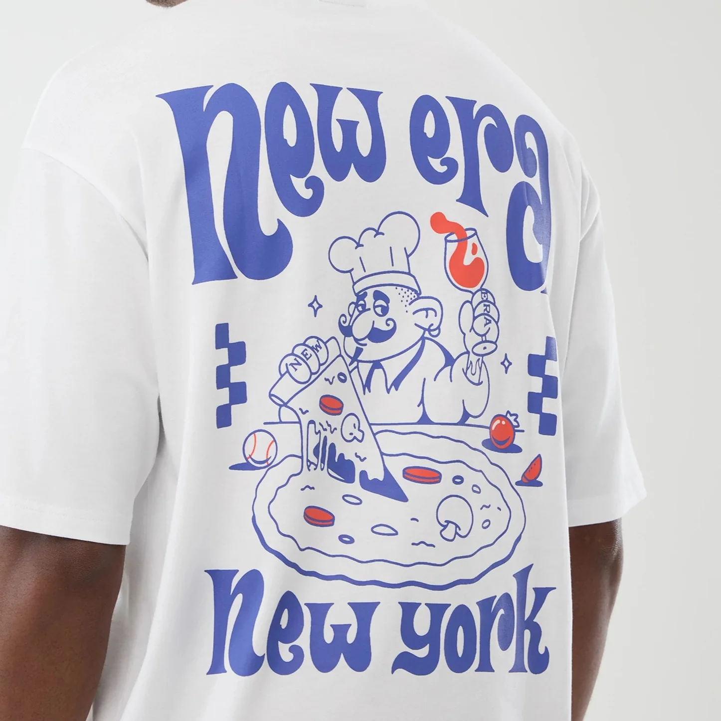 New Era T-Shirt in Weiß & Blau Fun Pizza Graphic Oversized T-Shirt New Era T-Shirt in Weiß & Blau Fun Pizza Graphic Oversized T-Shirt