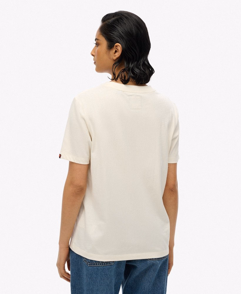 Superdry locker geschnittenes Venue Metallic T-Shirt für Damen in New Chalk White/Weiß - SALE Superdry locker geschnittenes Venue Metallic T-Shirt für Damen in New Chalk White/Weiß - SALE