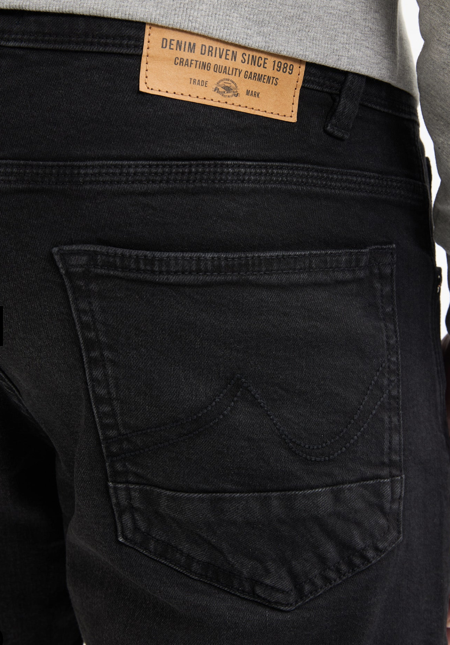 Petrol Industries Herren Jeans Russel Regular Tapered Fit in Black Stone